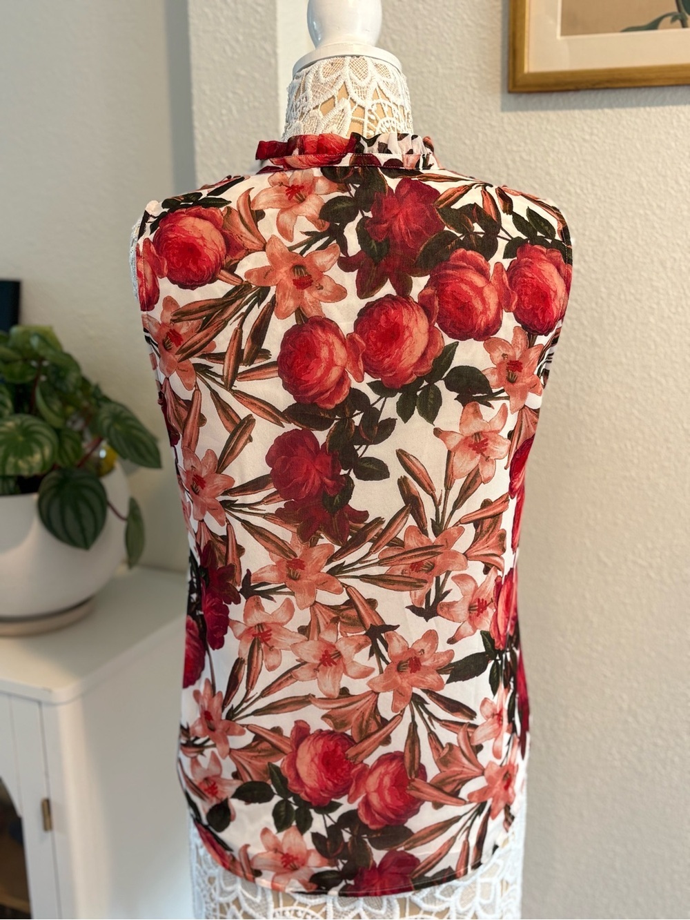 Karl Lagerfeld Floral Ruffle Top in red and pink- size S - Picture 2 of 6